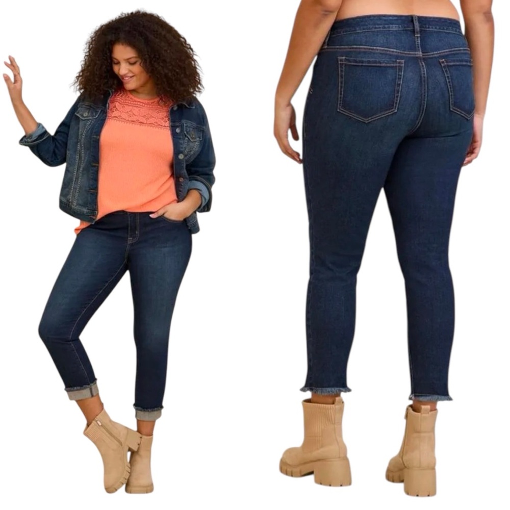 Torrid Crop Boyfriend Vintage Stretch Mid Rise Raw Hem Dark Wash Jeans EUC 3